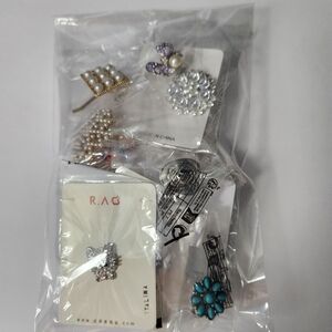 Lot of 14 Costume Jewelry Pins and Brooches Various Metals Craft Or Style Pieces